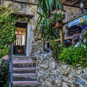 Piazzetta Little Arma di Taggia
